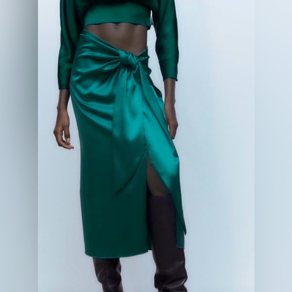 NWT Zara Emerald Green Knotted Satin Skirt - Picture 2 of 6